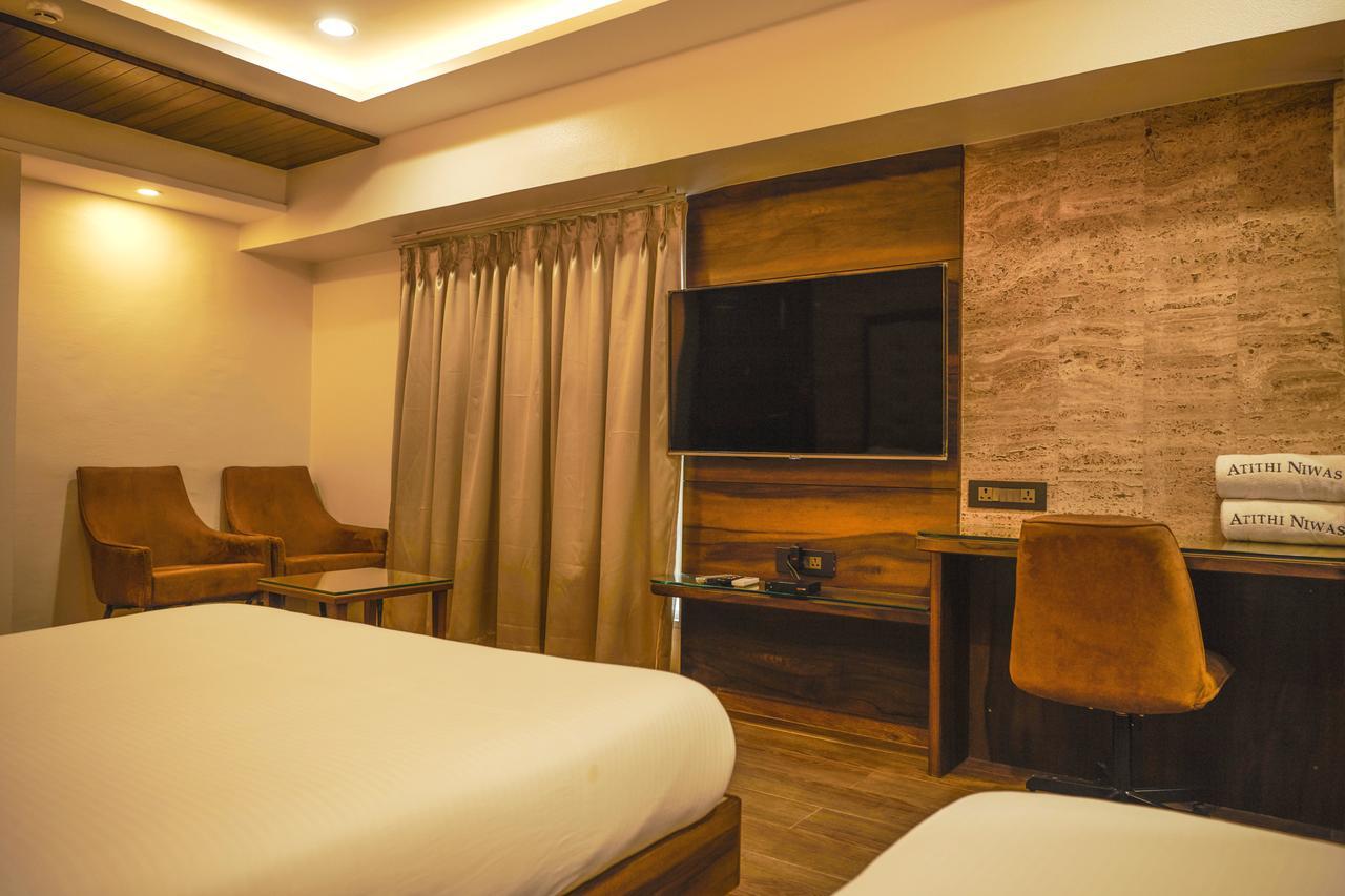The Atithi Niwas Hotel Indaur Kültér fotó
